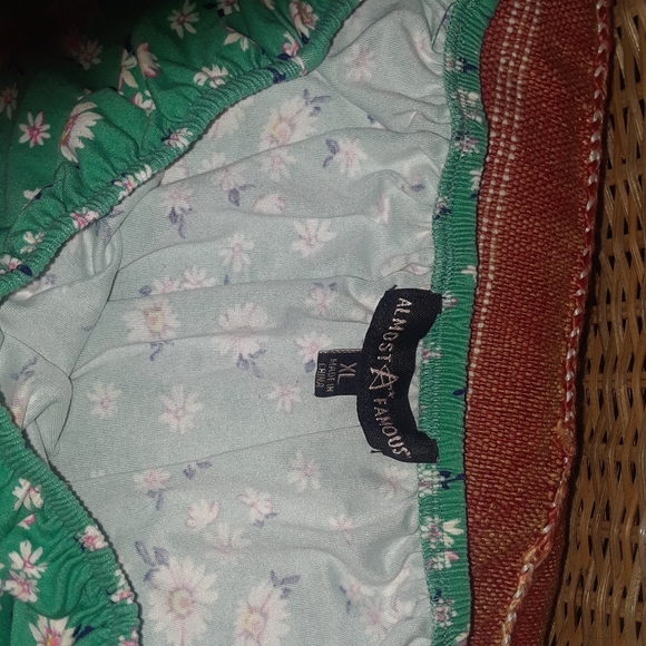 Floral top - Picture 2 of 3